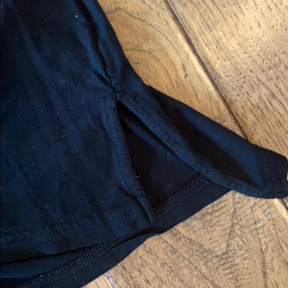 Cute basic black top - Picture 3 of 3